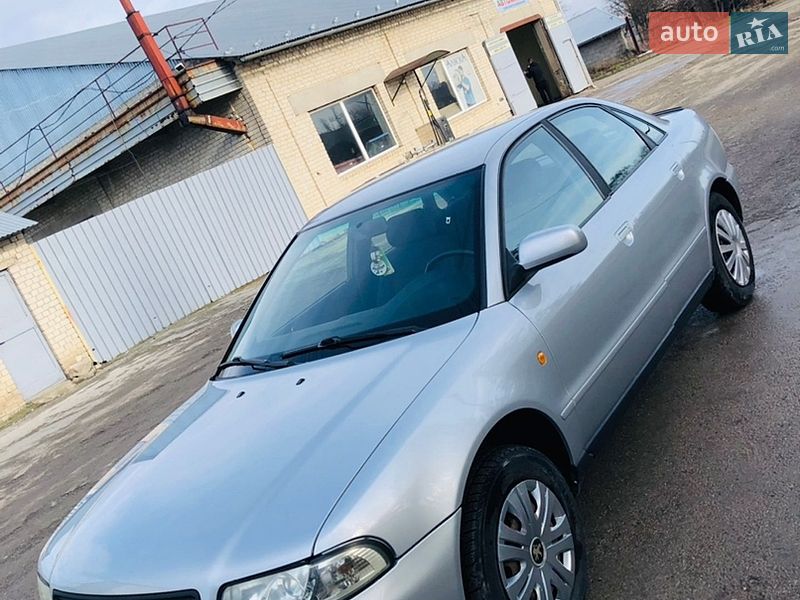 Седан Audi A4 1998 в Тернополе