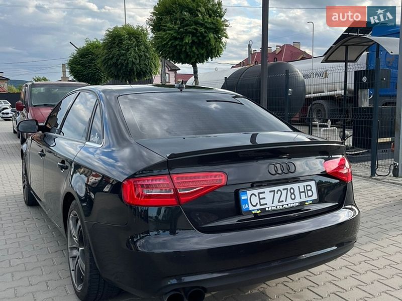 Седан Audi A4 2012 в Чернівцях