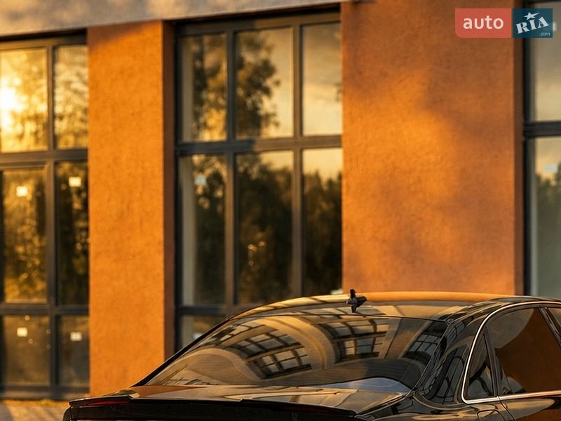 Седан Audi A4 2013 в Львові