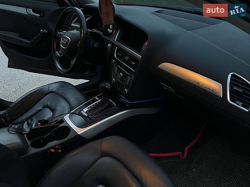 Седан Audi A4 2012 в Гайсине