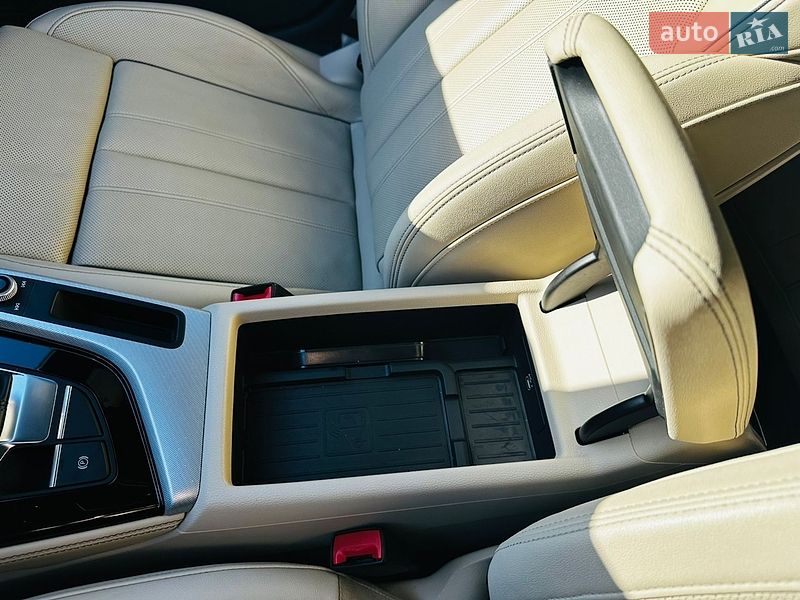 Седан Audi A4 2019 в Софиевской Борщаговке
