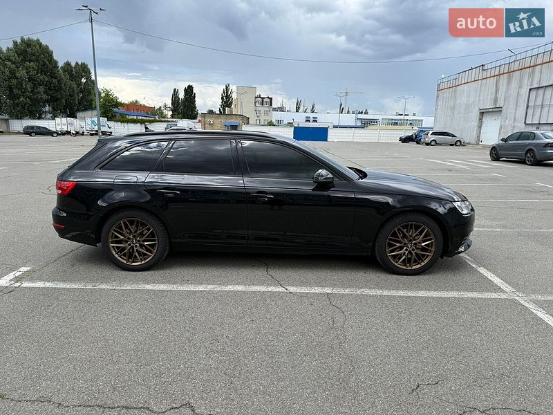 Универсал Audi A4 2017 в Киеве