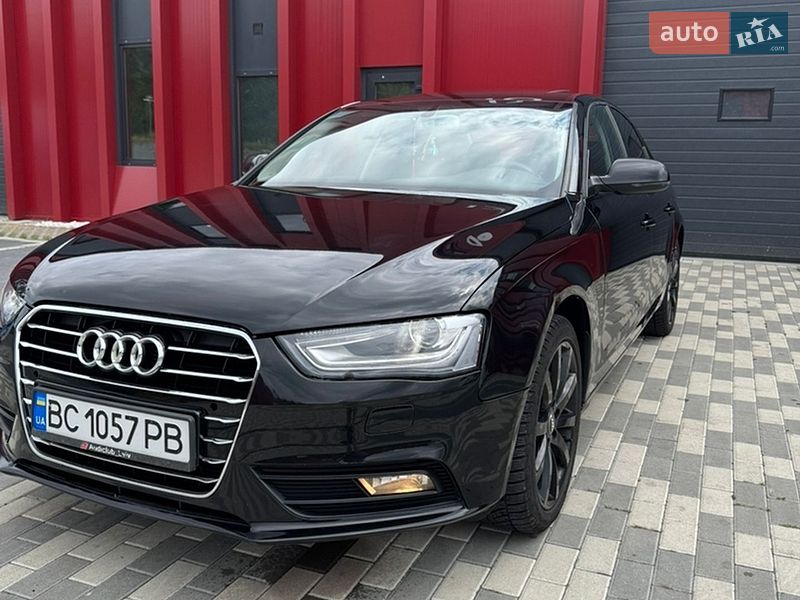 Седан Audi A4 2012 в Львове