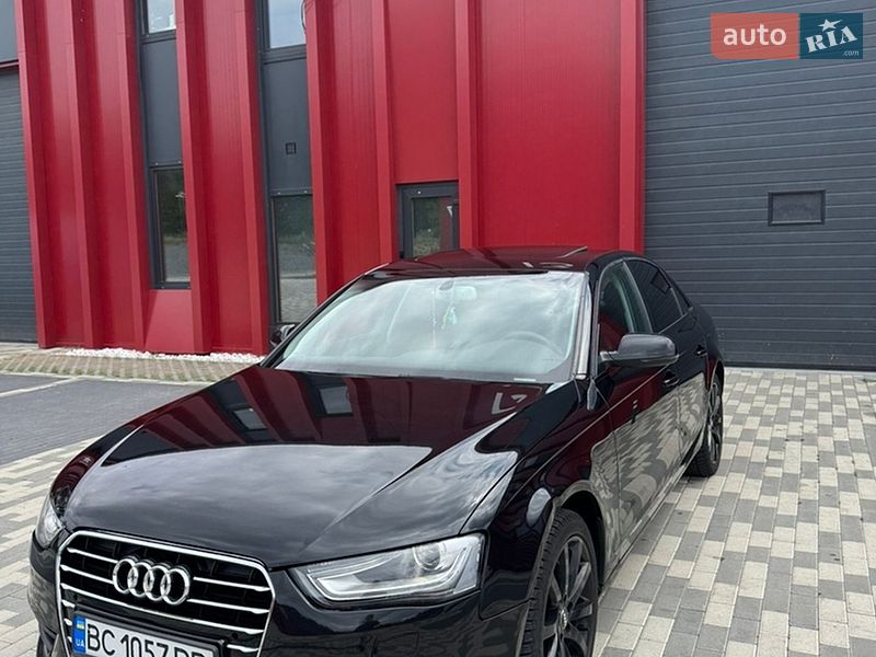 Седан Audi A4 2012 в Львове