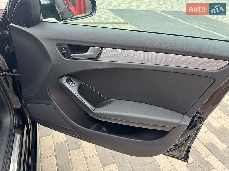 Седан Audi A4 2012 в Львове