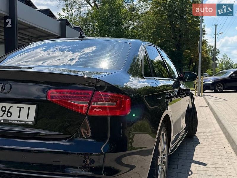 Седан Audi A4 2014 в Львові