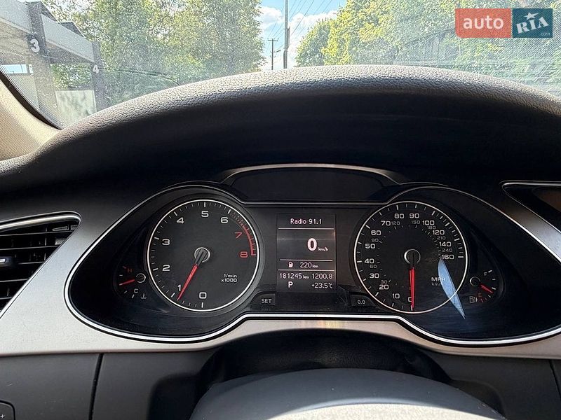 Седан Audi A4 2014 в Львові