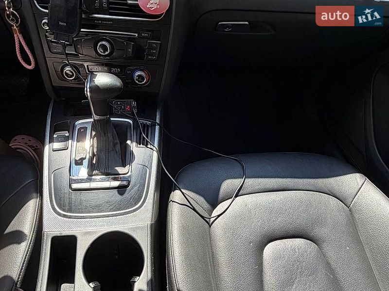 Седан Audi A4 2014 в Львові