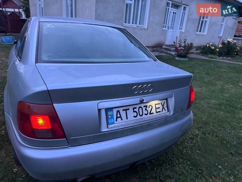 Седан Audi A4 1996 в Снятине
