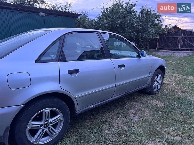 Седан Audi A4 1996 в Снятине