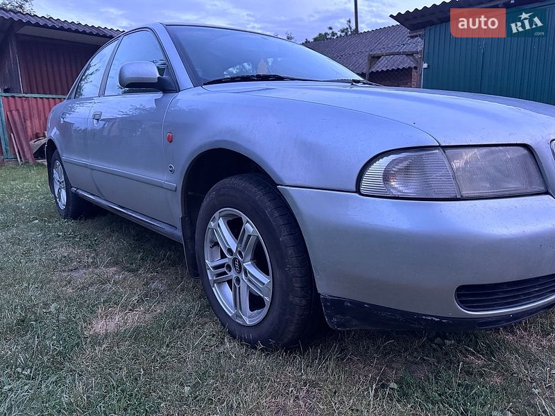 Седан Audi A4 1996 в Снятине