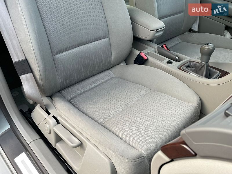 Седан Audi A4 2007 в Сарнах