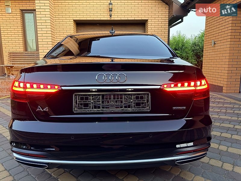 Седан Audi A4 2023 в Виннице