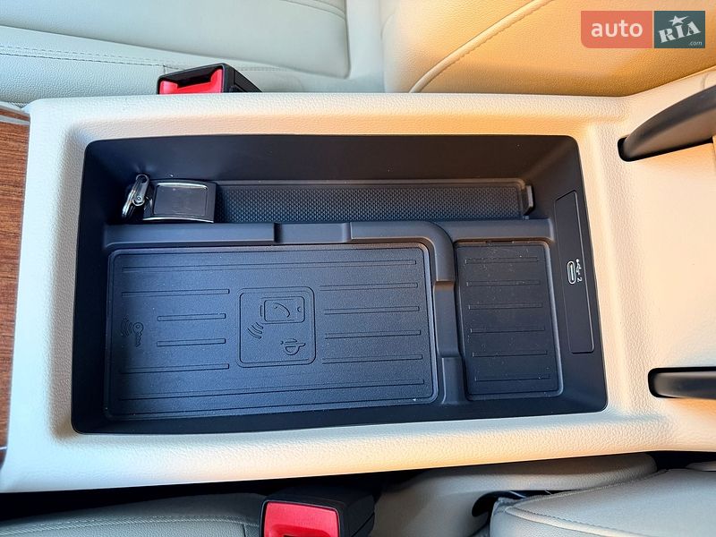 Седан Audi A4 2023 в Виннице
