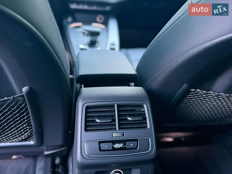 Седан Audi A4 2017 в Львове