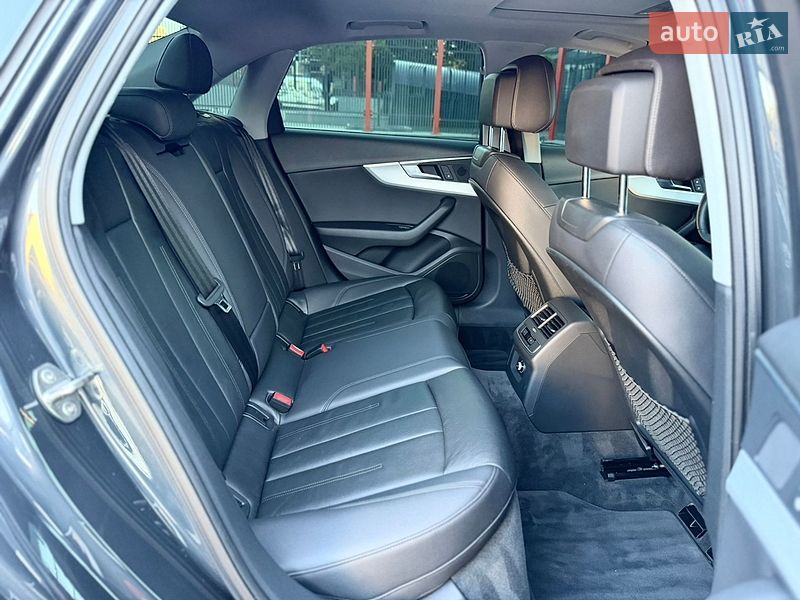Седан Audi A4 2017 в Львове