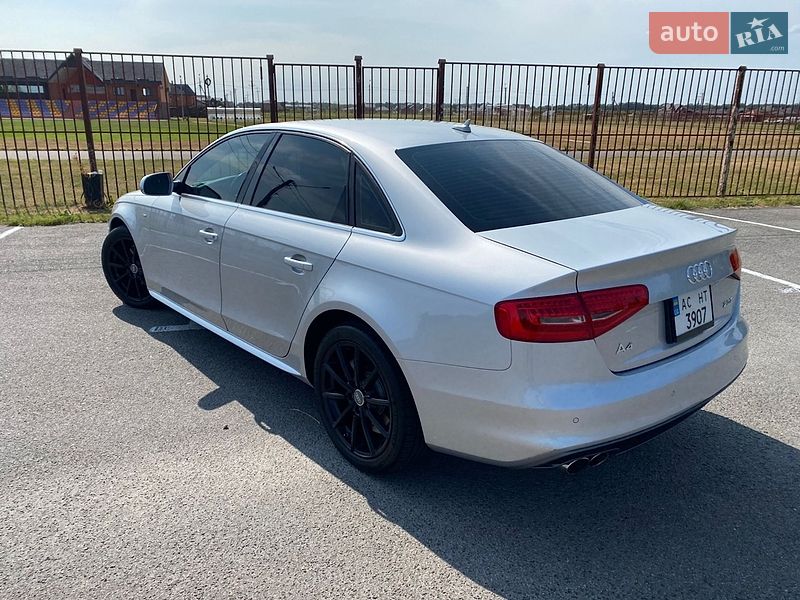 Седан Audi A4 2013 в Луцке