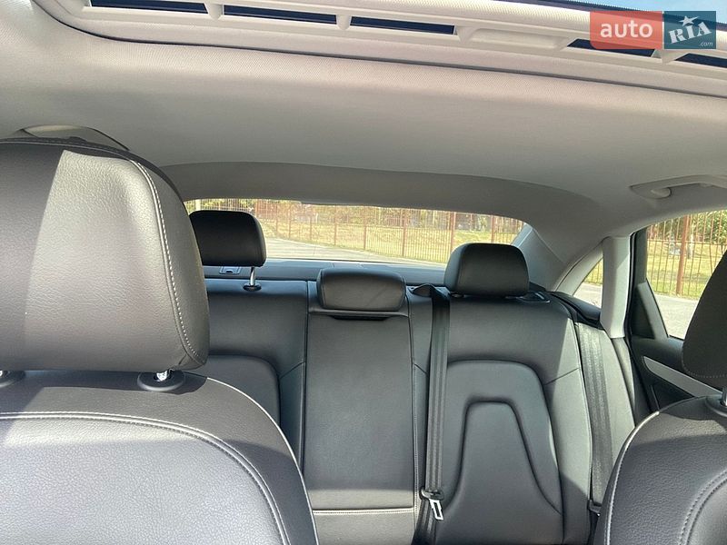 Седан Audi A4 2013 в Луцке