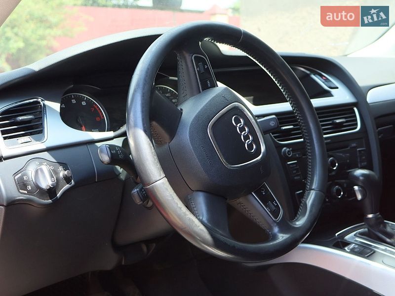 Седан Audi A4 2010 в Изюме