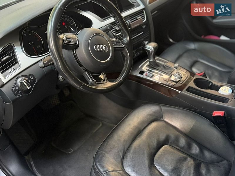 Седан Audi A4 2015 в Львові
