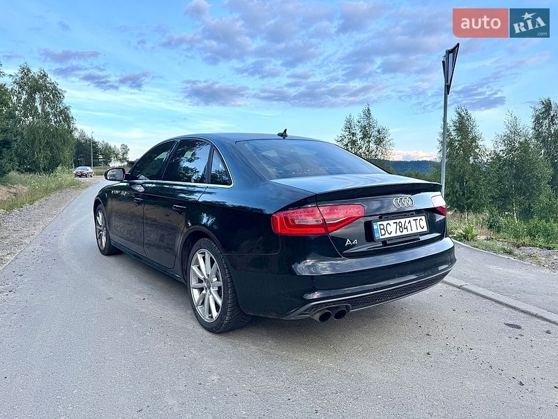 Седан Audi A4 2015 в Східниці