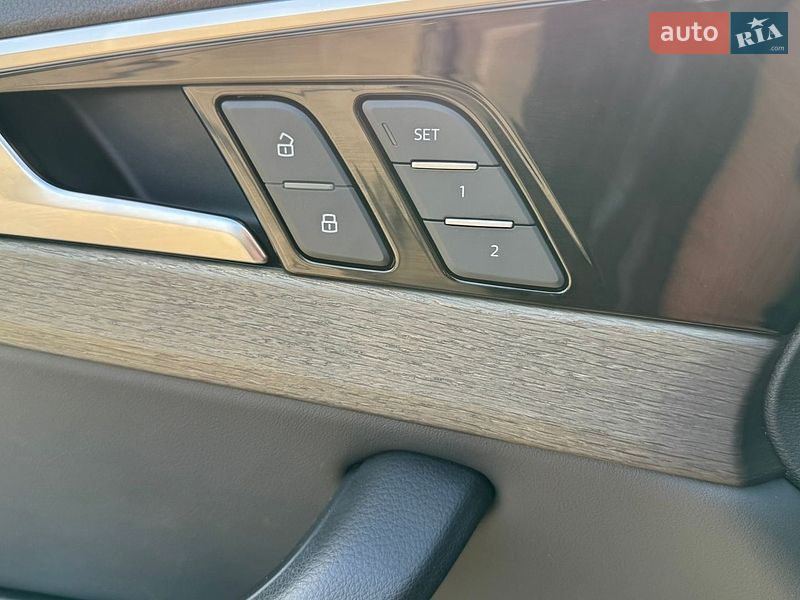 Седан Audi A4 2021 в Львове