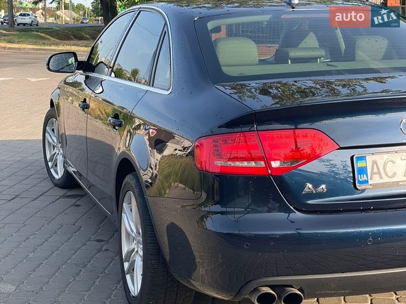 Седан Audi A4 2010 в Луцке
