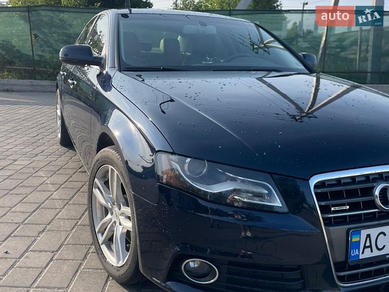 Седан Audi A4 2010 в Луцке