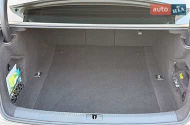 Седан Audi A4 2017 в Львові