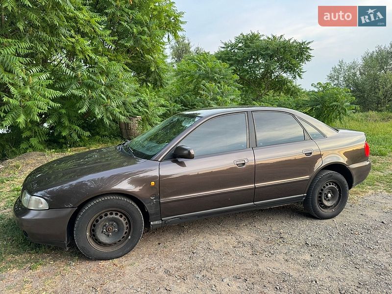 Седан Audi A4 1997 в Луцьку