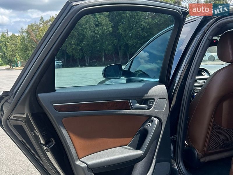 Седан Audi A4 2012 в Ужгороде
