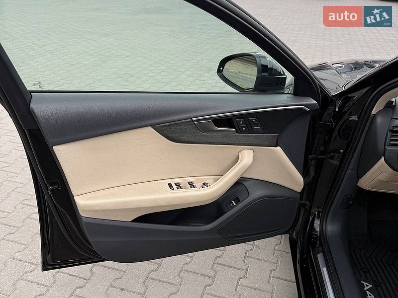 Седан Audi A4 2019 в Хмельницком