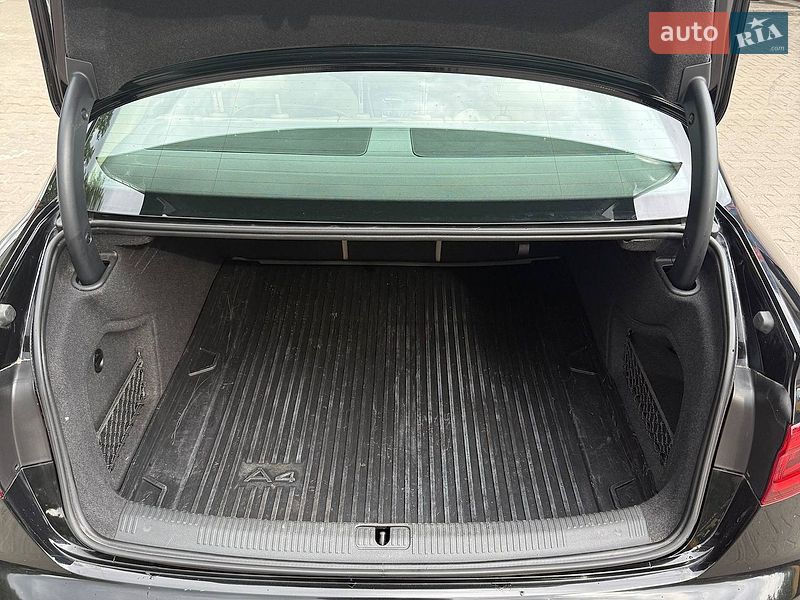 Седан Audi A4 2019 в Хмельницком
