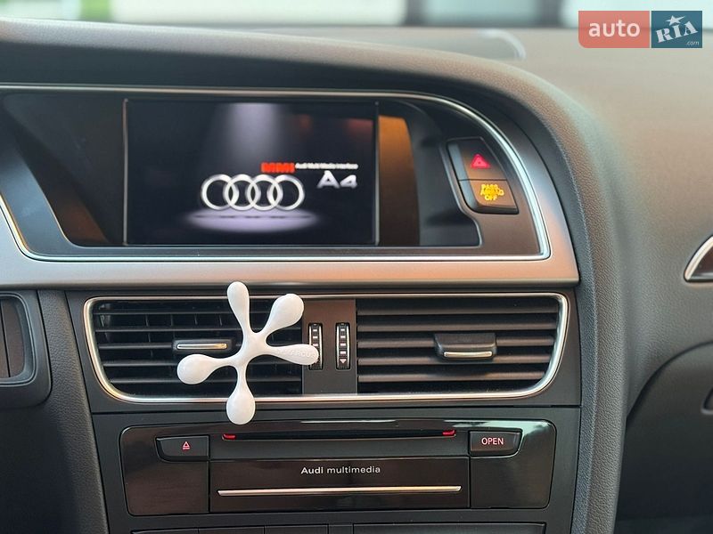 Седан Audi A4 2014 в Ужгороде