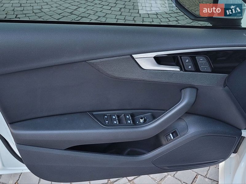 Седан Audi A4 2021 в Ужгороде