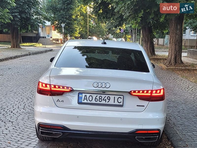 Седан Audi A4 2021 в Ужгороде