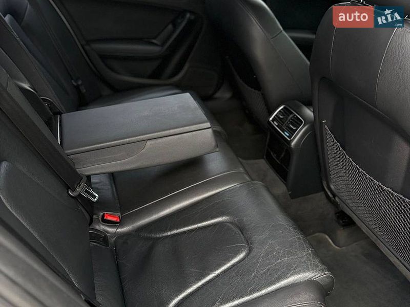 Седан Audi A4 2011 в Ужгороде