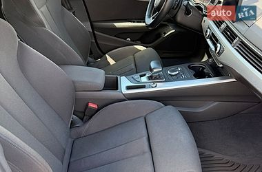 Седан Audi A4 2018 в Киеве