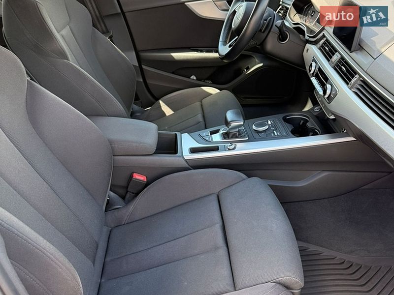 Седан Audi A4 2018 в Киеве