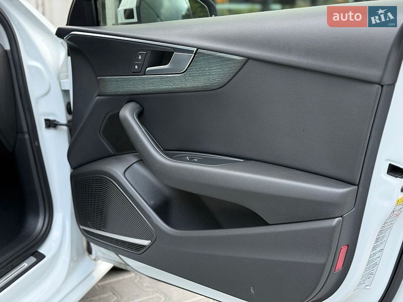 Седан Audi A4 2017 в Ужгороде