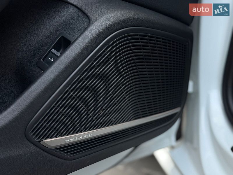 Седан Audi A4 2017 в Ужгороде