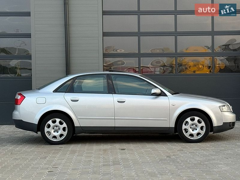 Седан Audi A4 2002 в Сарнах