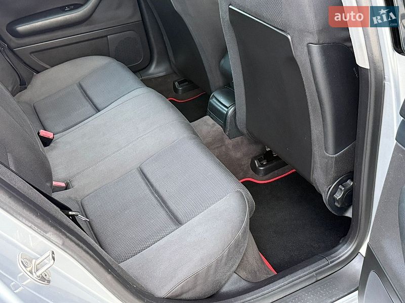 Седан Audi A4 2002 в Сарнах