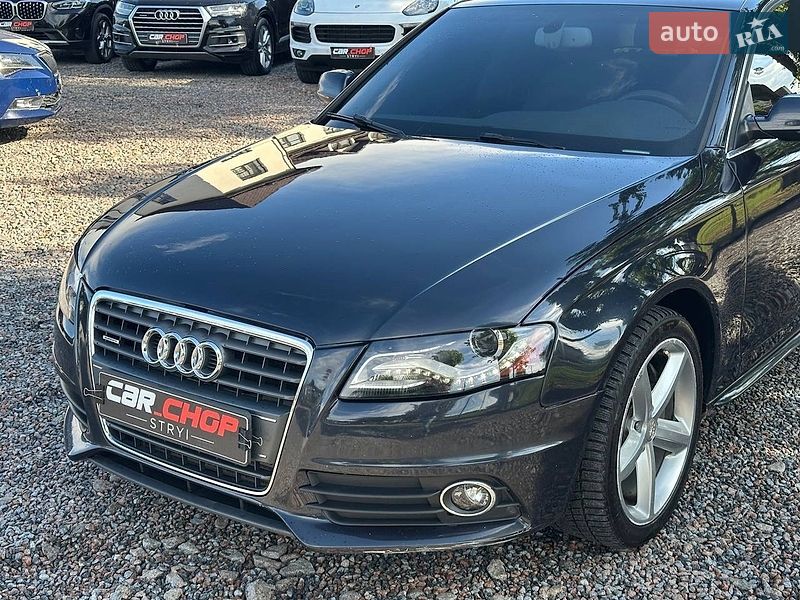 Седан Audi A4 2012 в Стрию