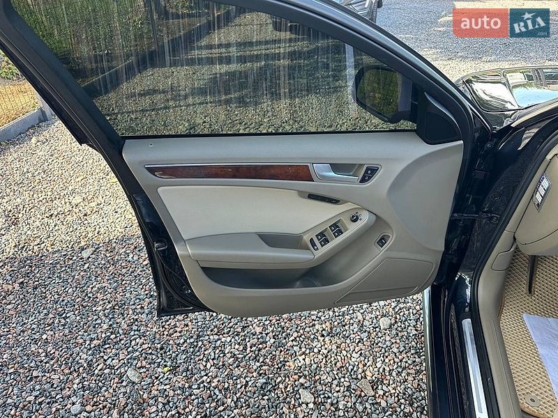 Седан Audi A4 2012 в Стрию