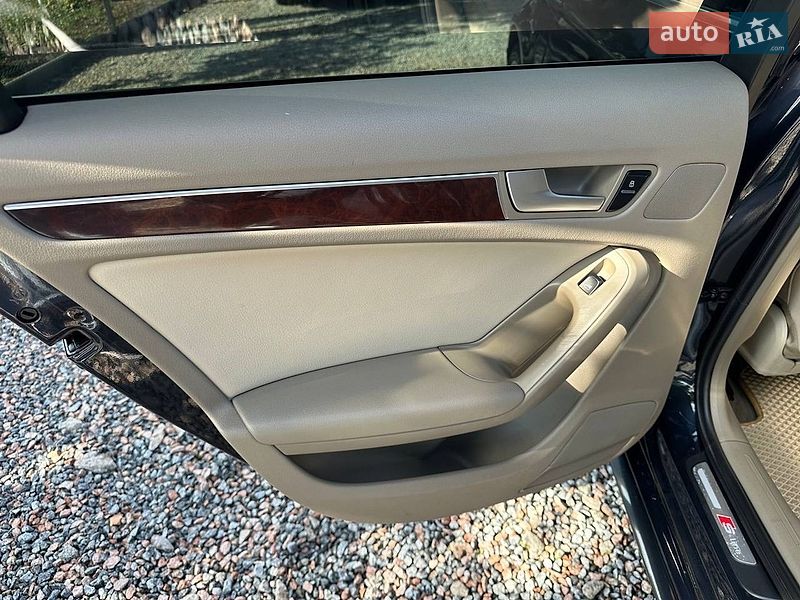 Седан Audi A4 2012 в Стрию