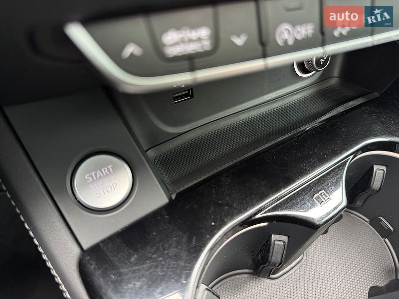 Седан Audi A4 2020 в Львове