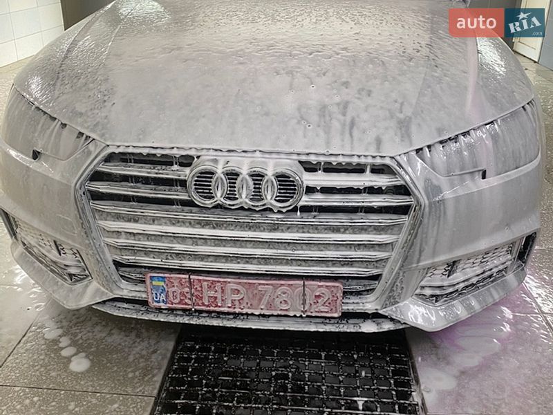 Седан Audi A4 2018 в Дубно