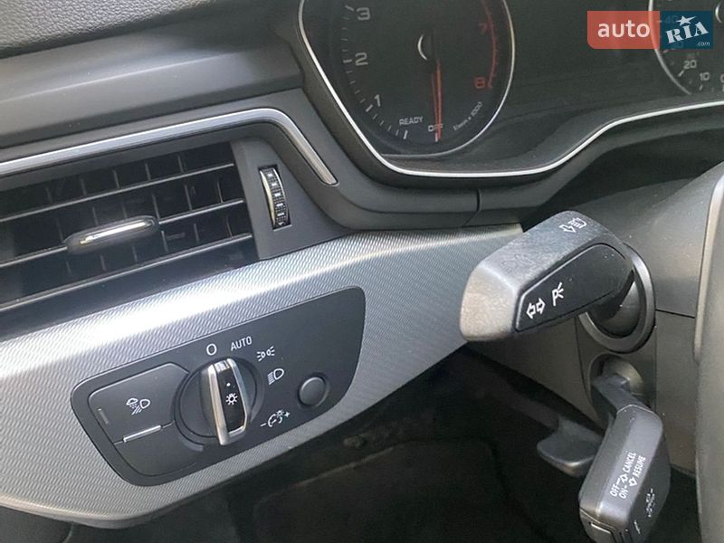 Седан Audi A4 2018 в Дубно