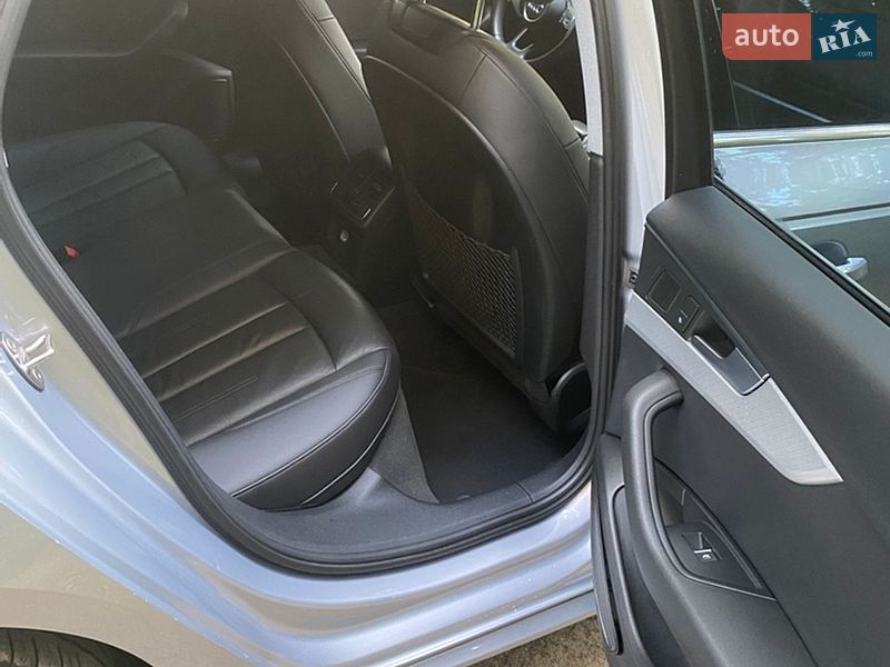 Седан Audi A4 2018 в Дубно